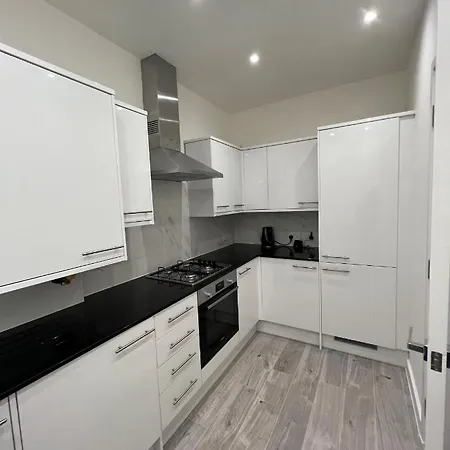 Lovely 1-bedroom Flat With Patio London