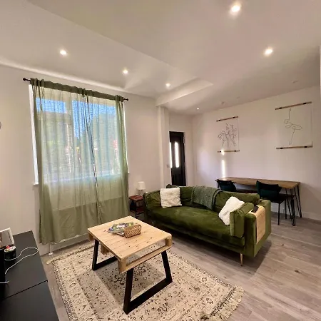 Lovely 1-bedroom Flat With Patio Apartment
