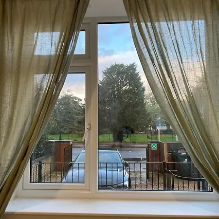 Lovely 1-bedroom Flat With Patio London
