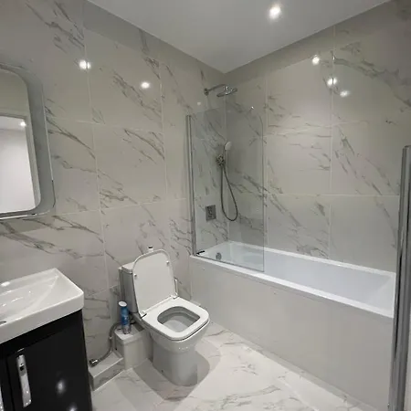 Lovely 1-bedroom Flat With Patio * London