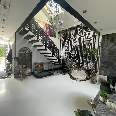 Unique And Artsy Shared Purley