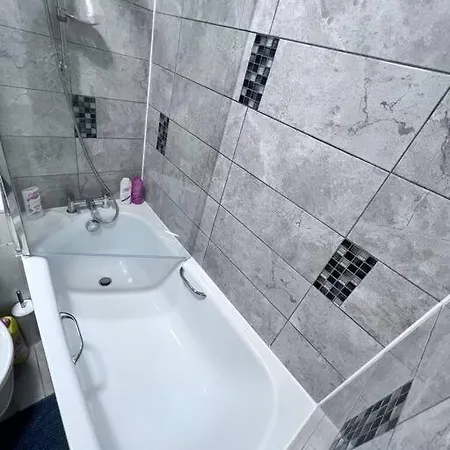 Flat 7 Fulham, 2 Bedroom, 1 Bathroom Flat