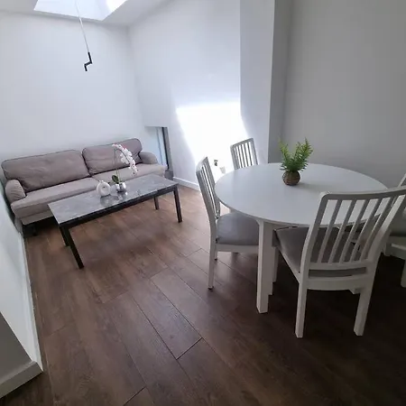 Flat 7 Fulham, 2 Bedroom, 1 Bathroom Flat Apartment *