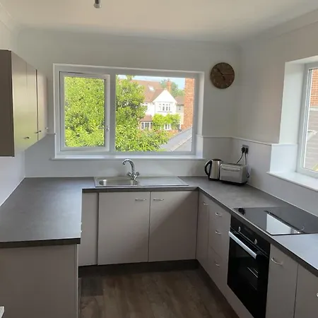 Large 2-bedroom Maisonette With Free Parking *