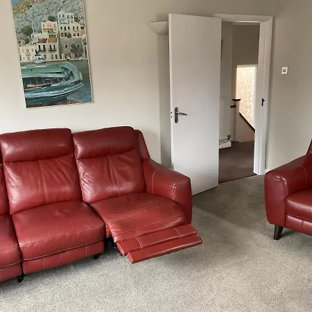 Large 2-bedroom Maisonette With Free Parking