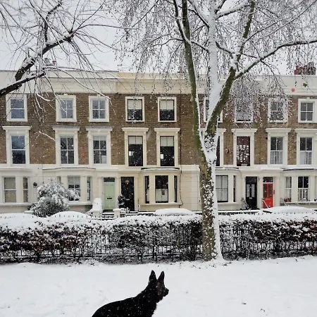 Stunning House Overlooking Local Park Hébergement de vacances Londres