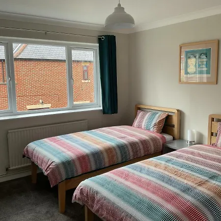 Large 2-bedroom Maisonette With Free Parking Twickenham