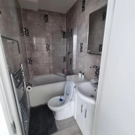 Flat 7 Fulham, 2 Bedroom, 1 Bathroom Flat Apartment