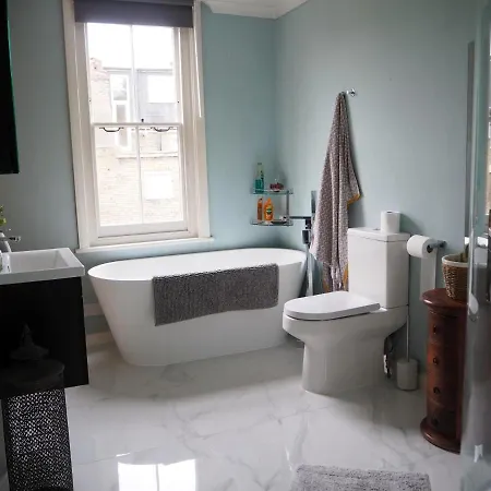 Holiday home Stunning House Overlooking Local Park *