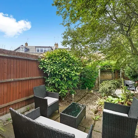 Stunning Central 2 Bed Parking & Garden 別荘 *