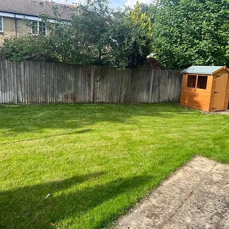 Flat 1 Hobart * Hendon