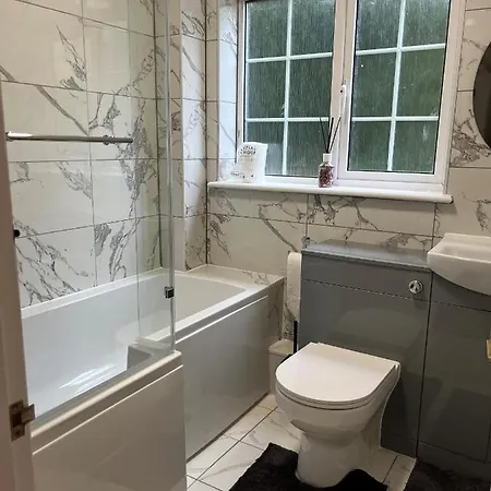 Flat 1 Hobart * Hendon
