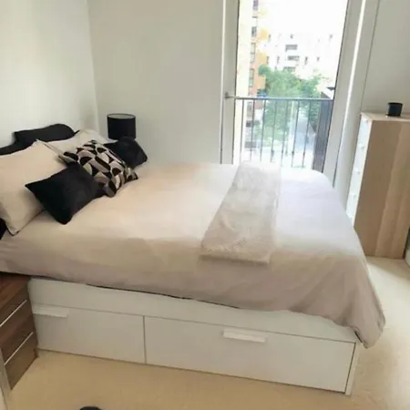 Luxury One Bedroom Apartment *