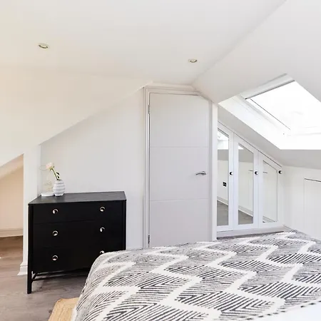 The Kilburn Crib - Stunning 3bdr Flat *