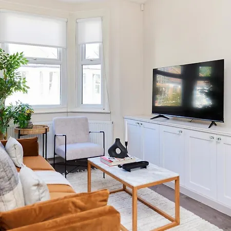 The Kilburn Crib - Stunning 3bdr Flat Apartment *