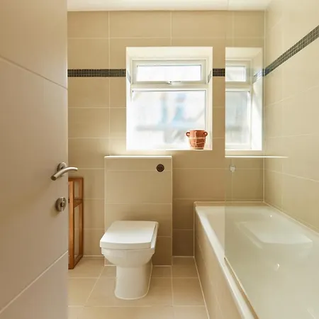 The Kilburn Crib - Stunning 3bdr Flat London