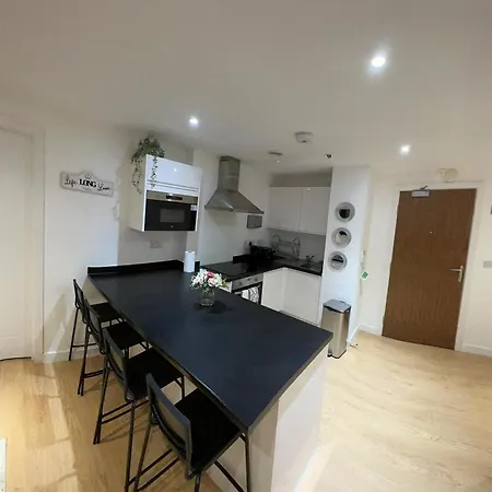 Spacious Living 2 Bedroom Flat In London Cb89 *