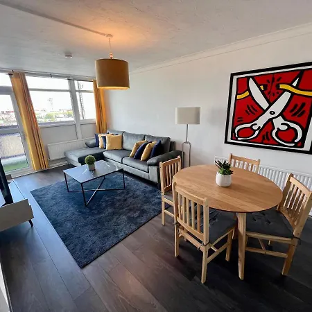 New Tower Bridge , Canada Water 2 Bedroom Flat With A View * London