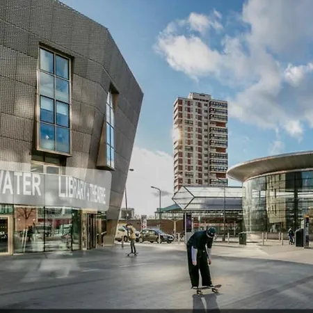 Apartment New Tower Bridge , Canada Water 2 Bedroom Flat With A View *