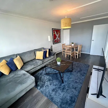 New Tower Bridge , Canada Water 2 Bedroom Flat With A View