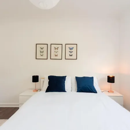 Apartment Pass The Keys Stylish In Quiet Cul De Sac