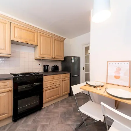 Pass The Keys Stylish In Quiet Cul De Sac Apartment Surbiton