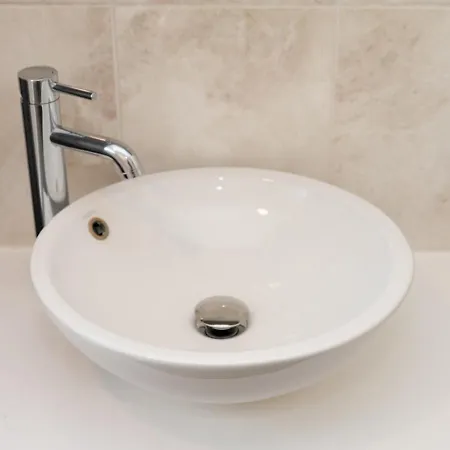 Pass The Keys Stylish In Quiet Cul De Sac Apartment Surbiton