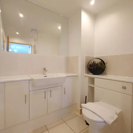 Apartment Free Parking - Serviced Two Bed London Docklands *