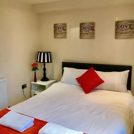 One Bedroom Flat In Apartment *