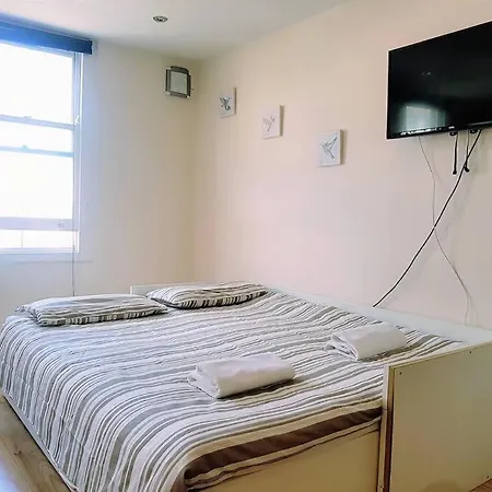 Cosy Flat In Great Locationin Apartment *
