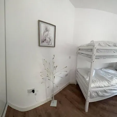 Cozy Studio In Dp118 Apartment London
