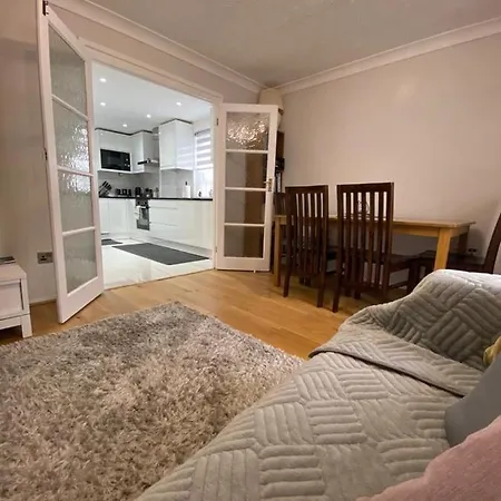 1 Bedroom In East * London