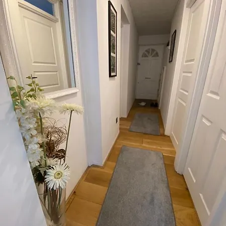 Apartment 1 Bedroom In East *