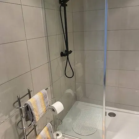 2 Bedroom Flat In Kensington. Apartment *