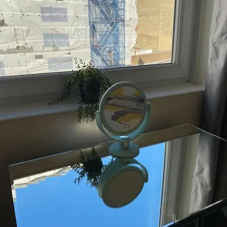 2 Bedroom Flat In Kensington. * London