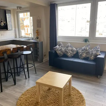 Apartment 2 Bedroom Flat In Kensington.