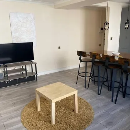 Apartment 2 Bedroom Flat In Kensington. London