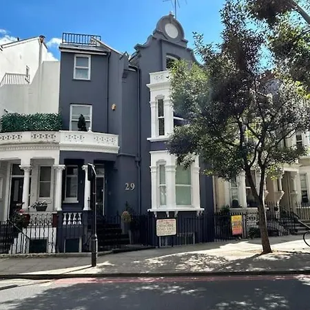 One Bed Near The River Thames. *