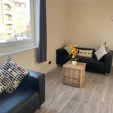 2 Bedroom Flat In Kensington. Apartment *