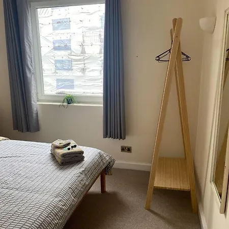2 Bedroom Flat In Kensington. * London