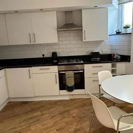 Apartment One Bed Near The River Thames. *