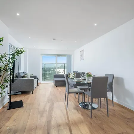 Skyvillion: Riverside With Views London