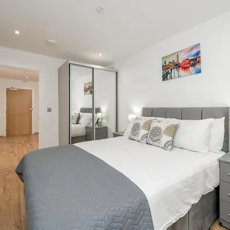 Skyvillion: Riverside With Views * London