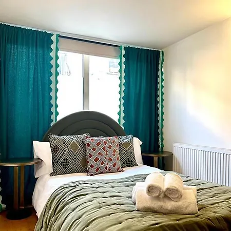 3 Bdrm Notting Hill Mews House - 2 Balconies Ferienhaus London