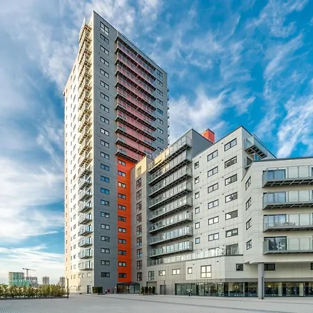 Skyvillion: Riverside With Views Apartment London