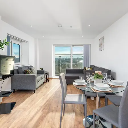 Apartment Skyvillion: Riverside With Views London