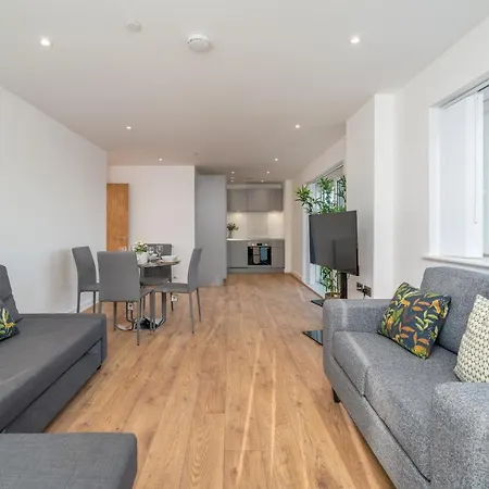 Skyvillion: Riverside With Views London