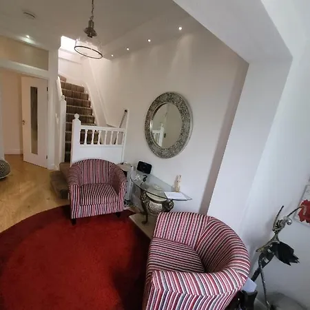 Homestay Tali's House London