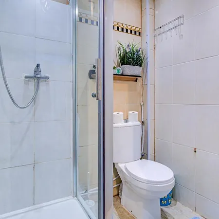 Beautiful 4-bedroom 5-bath House In * London
