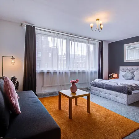 Beautiful 4-bedroom 5-bath House In Apartment London